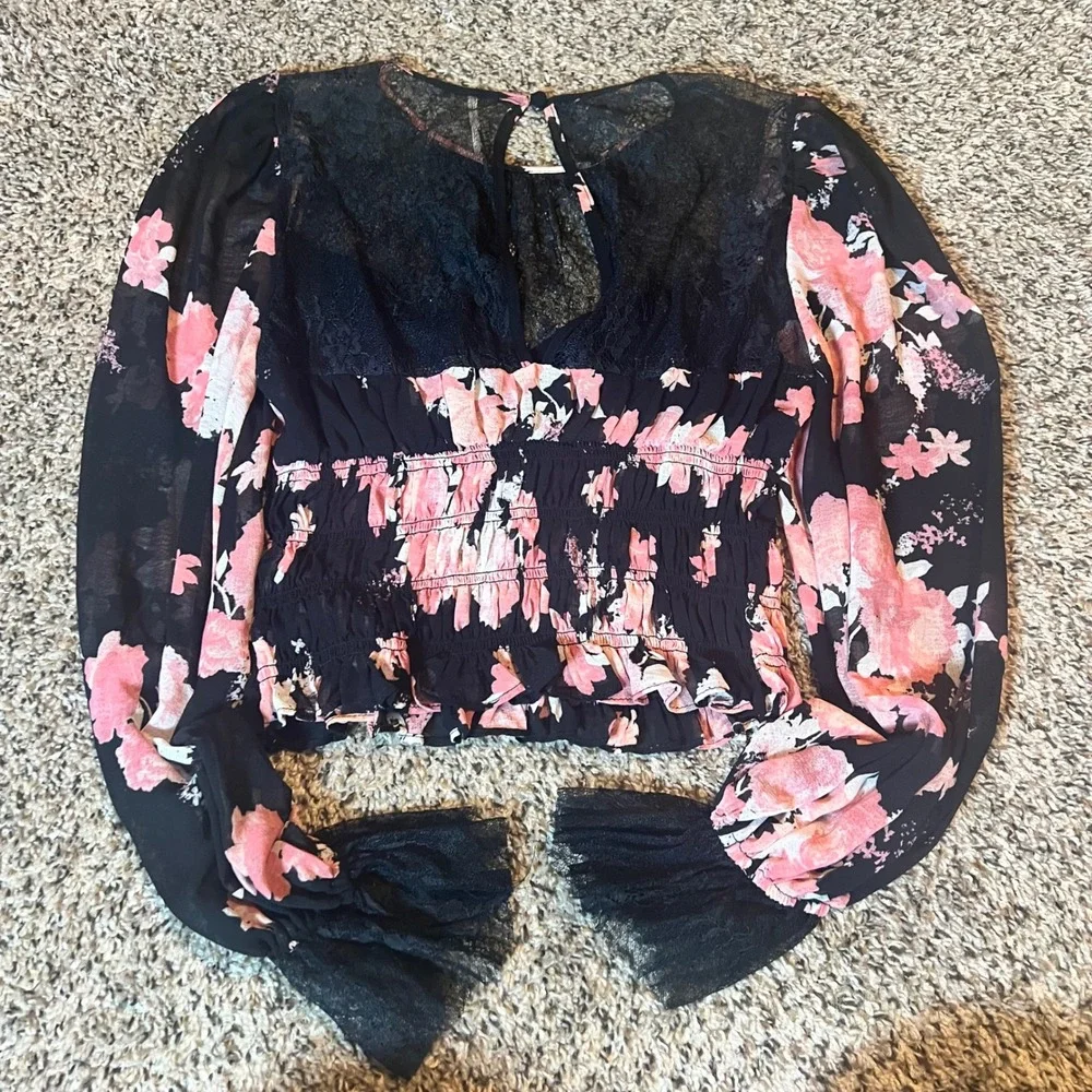 Free People Black Pink Floral Lace Smocked Cropped‎ Long Sleeve Top Womens XS